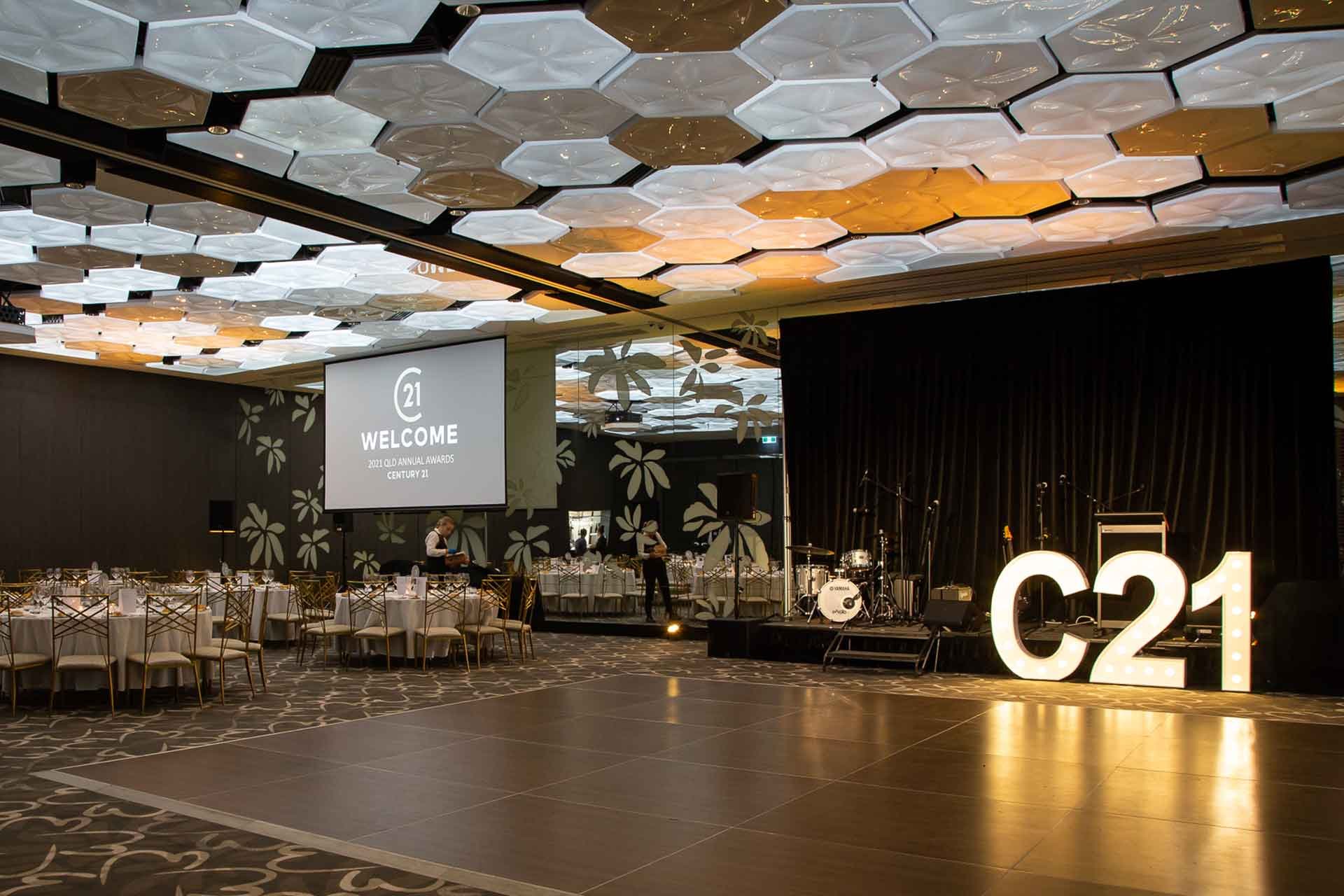 CENTURY 21 QLD ANNUAL AWARD WINNERS RIDING THE WAVE OF OPPORTUNITY